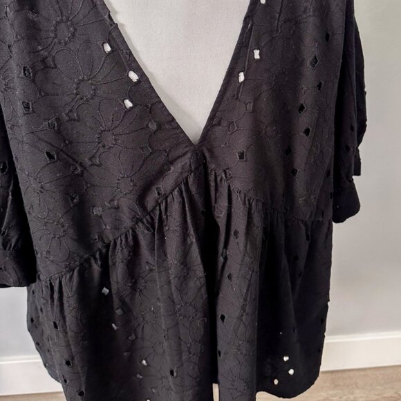 ASOS Design Curve Broderie Smock Top with Peplum Hem & Puff Sleeve in Black - Picture 6 of 13